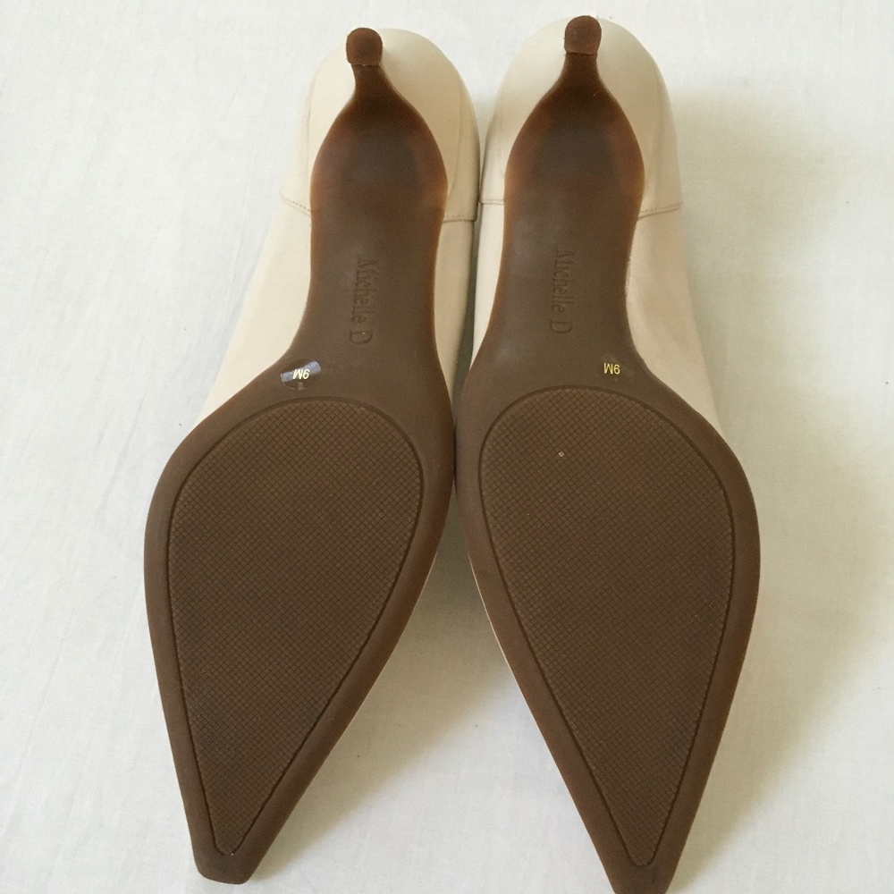 MICHELLE D Leather Heels Pumps Size 9 Cream Bone - Picture 5 of 9